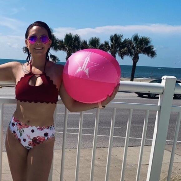 Jeffree Star Cosmetics X2 Beach Balls Summer 2021 Deadstock Hot Pink Gift NEW - Picture 1 of 3